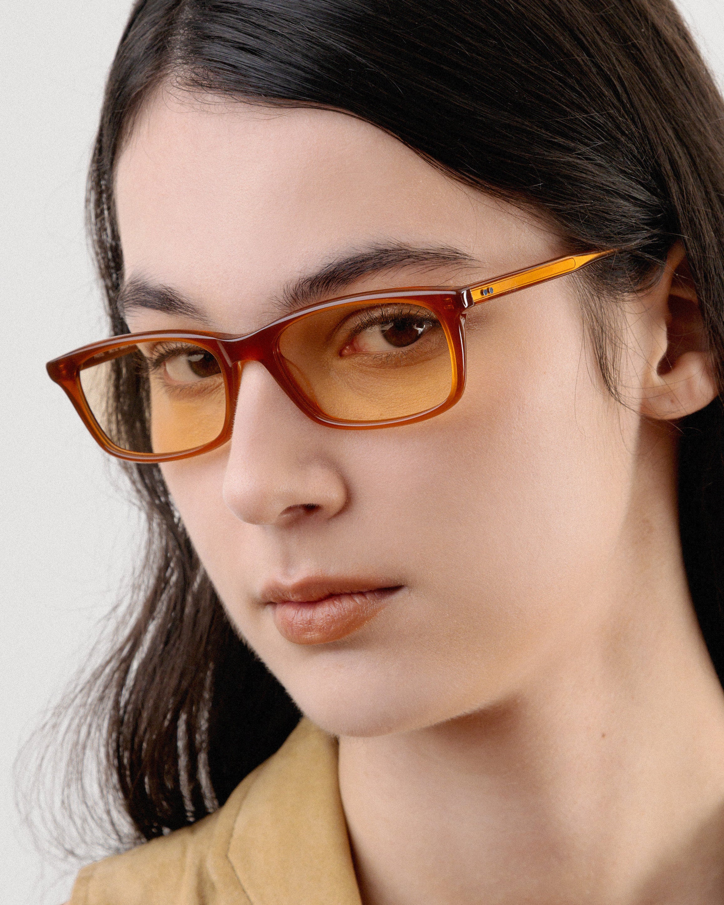 Emilia Milky Brown Clow