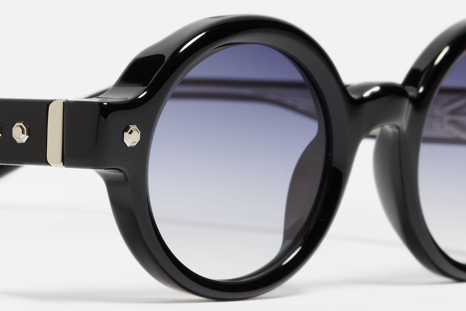 P13 C109 Shiny Black/silver Plated