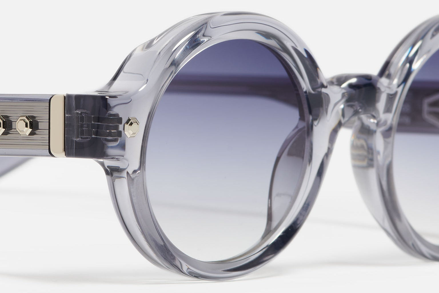 P13 C159 Grey Translicid/silver Plated