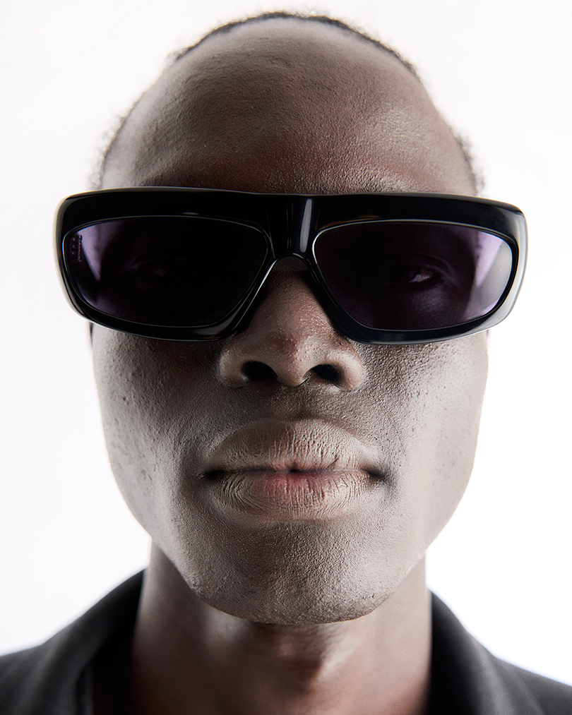 Junayd Black-black Lens