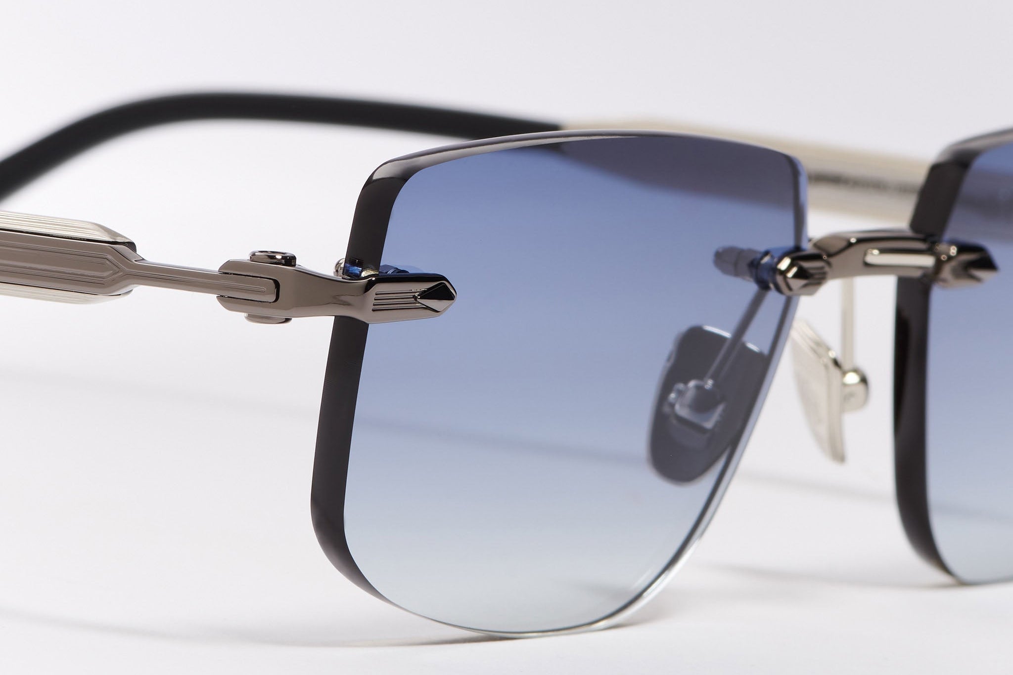 R03 C420 Ruthenium Plated / Gun Plated