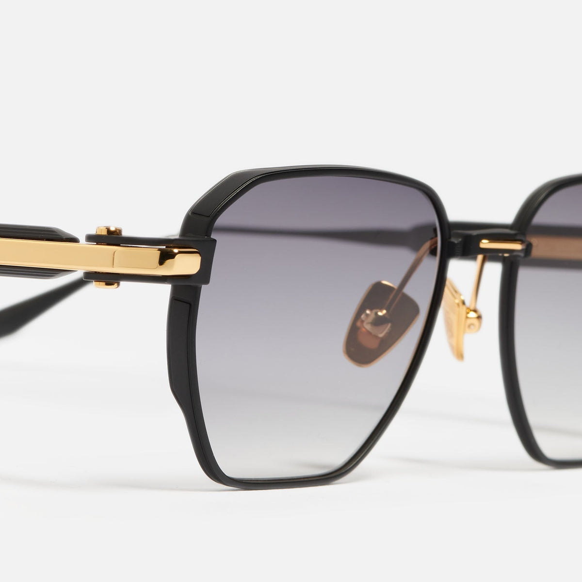 Richy C302 Carbon Effect/yellow Gold