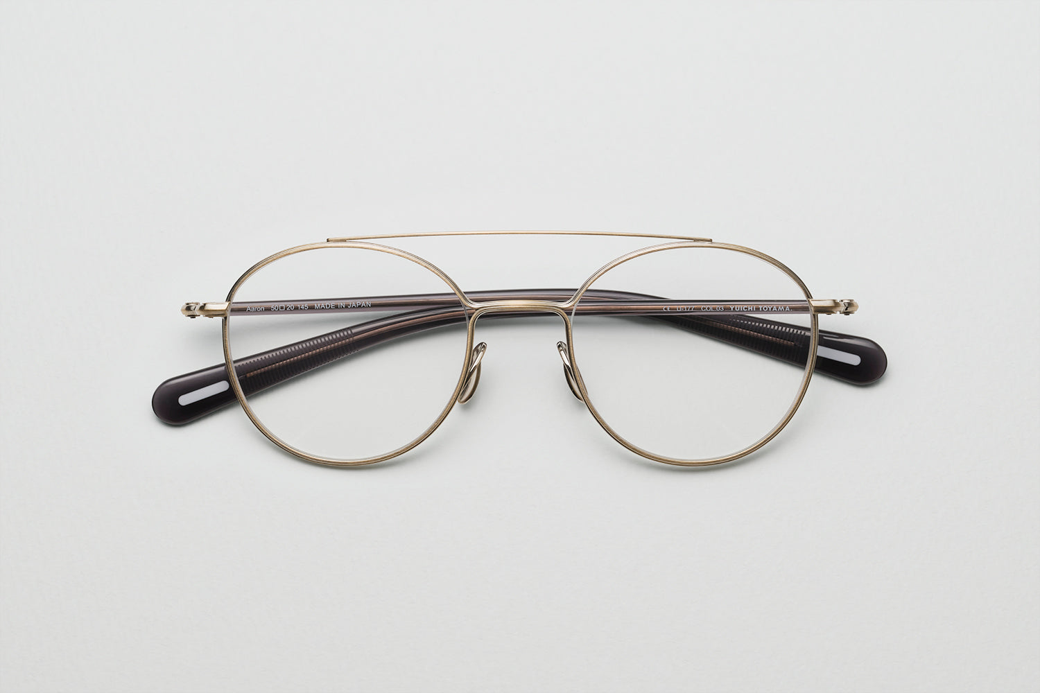 Aaron 03 Omomuki Clear Grey