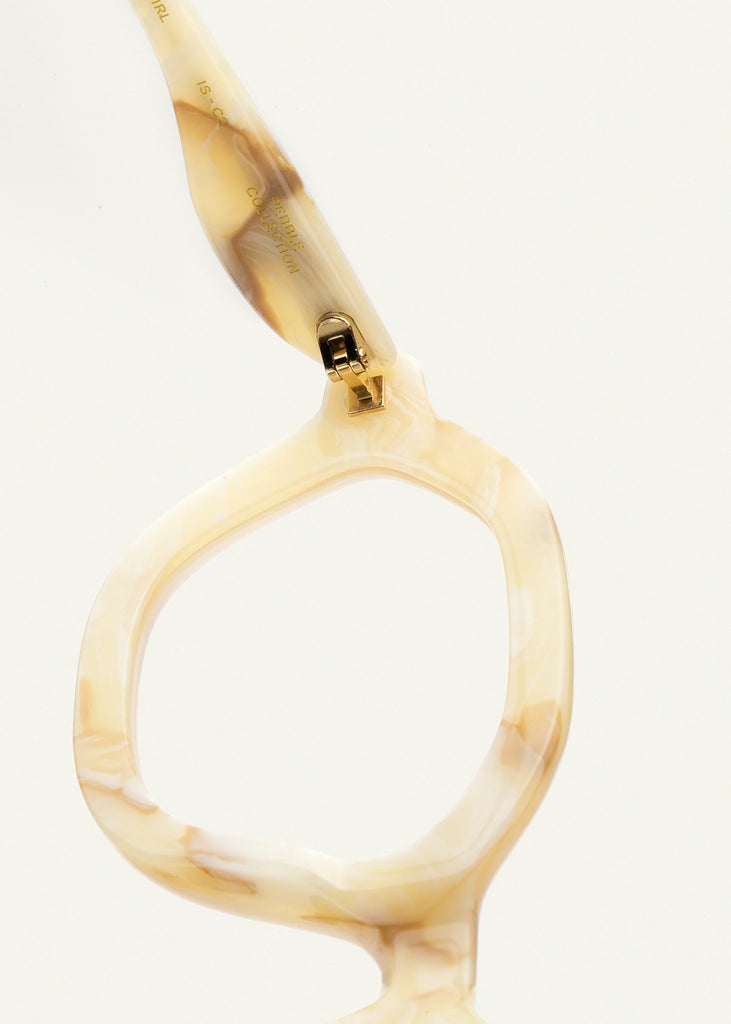 Pebble C2 Is Ivory Swirl